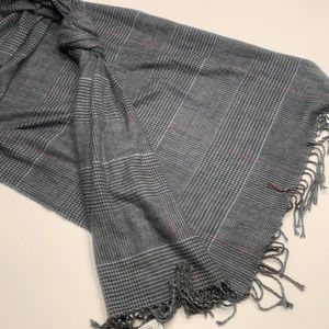 Gap men’s brand new scarf grey maroon colored